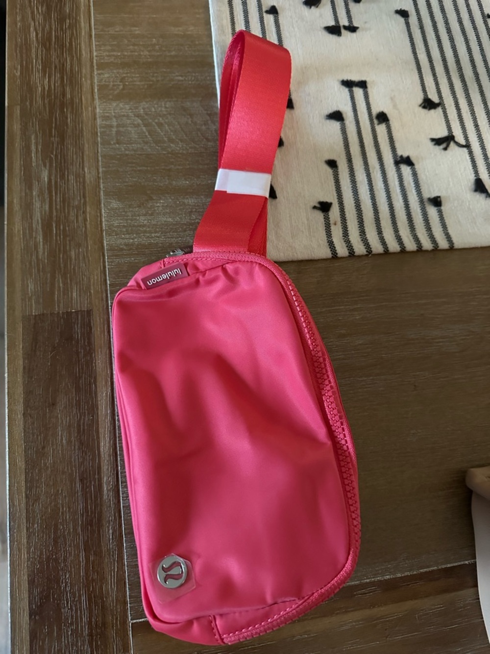 lululemon Everywhere Belt Bag 1 Liter -GLAZE PINK - NWOT - Picture 4 of 6